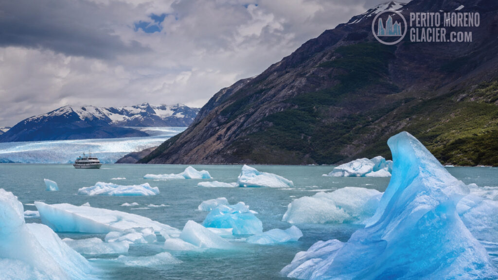 icebergs argentino lake photo